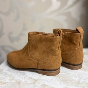 Kids/girls Tan Suede Ankle Boots 12